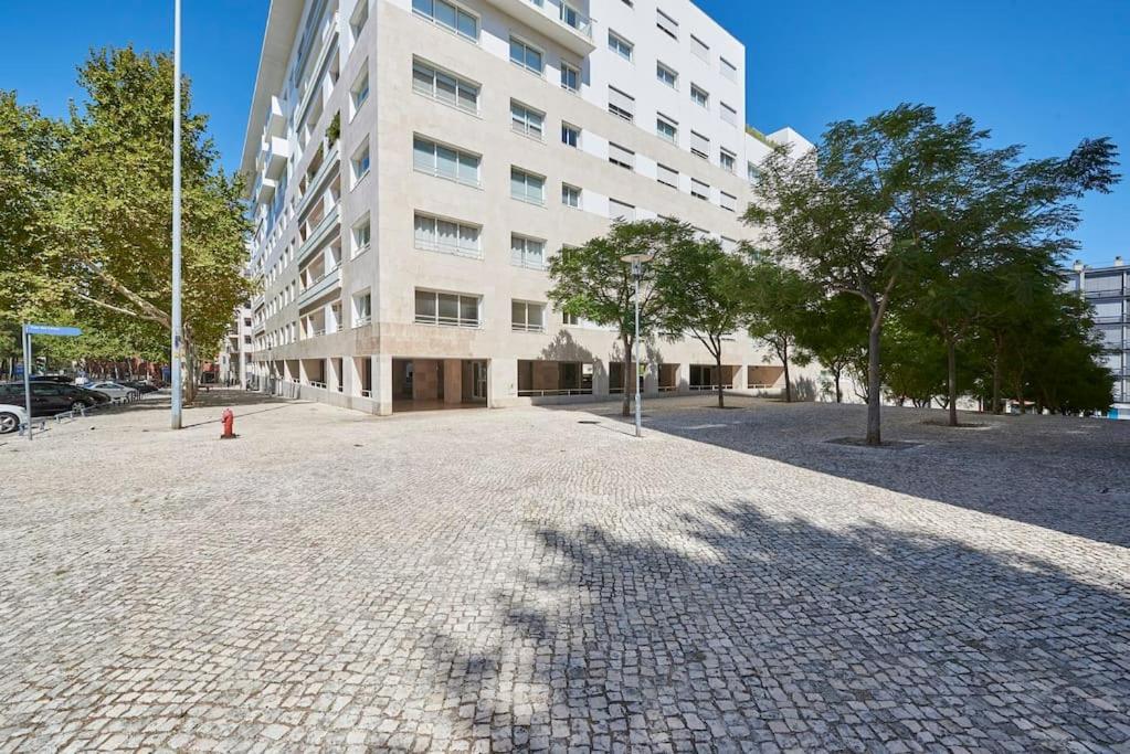 Modern Apartment In Parque Das Nacoes Lisboa Exteriör bild